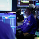 Wall St sobe após dados de emprego acalmarem temores de aumento de juros
