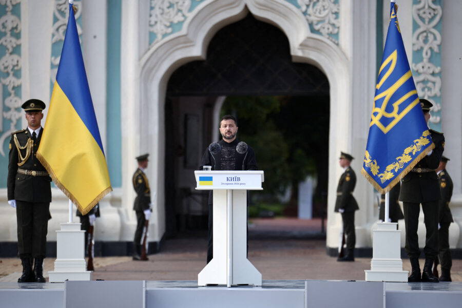 Ucrânia quer paz, mas não vai ceder, diz Zelenskiy no Dia da Independência