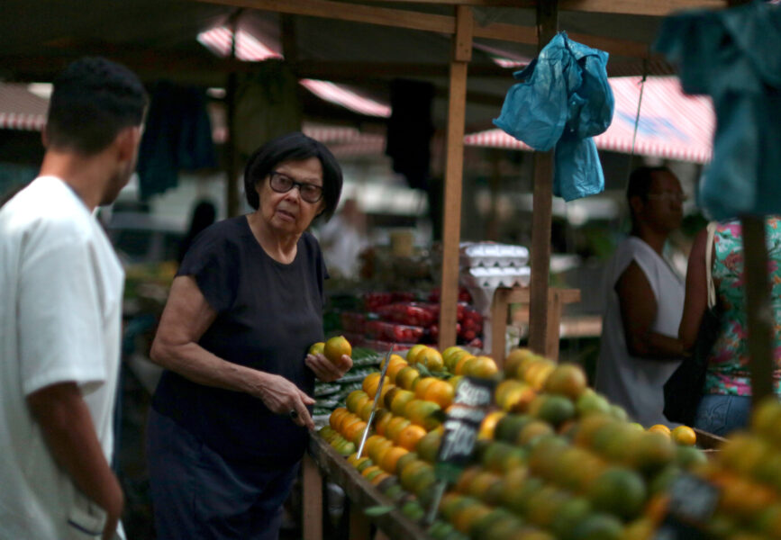 Energia, alimentos e transportes caem e IPCA-15 tem em agosto 1ª deflação em um ano