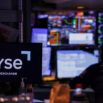 S&P 500 e Dow Jones avançam na abertura enquanto tensões com Irã se contrapõem a otimismo com IA