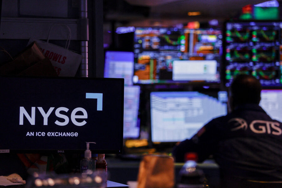 S&P 500 e Dow Jones avançam na abertura enquanto tensões com Irã se contrapõem a otimismo com IA