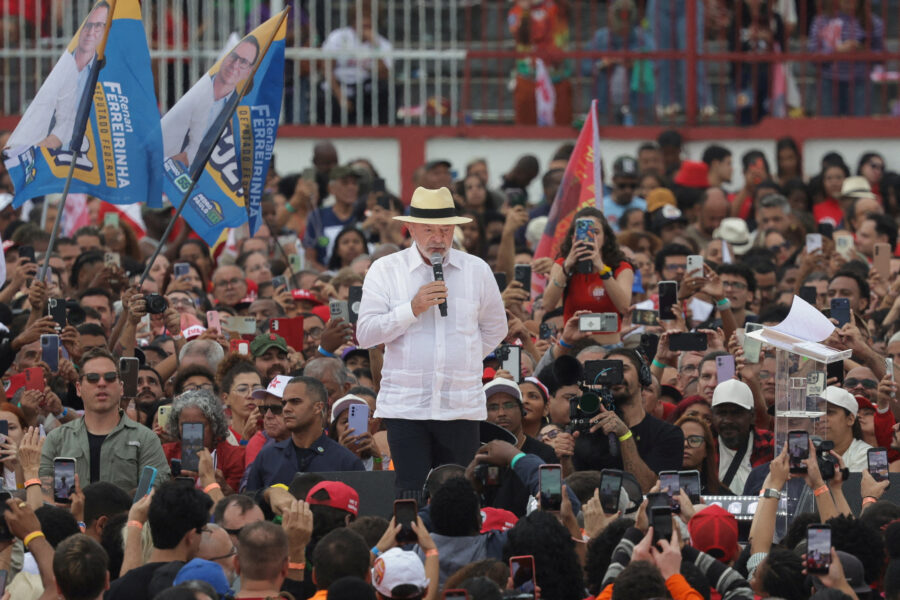 Com disputa acirrada, Lula adota tom cauteloso na campanha para minimizar riscos