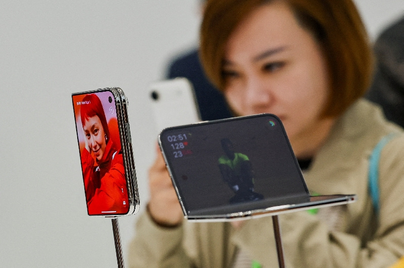 Apple entra na corrida dos celulares dobráveis com “iPhone Duo”, no formato de passaporte