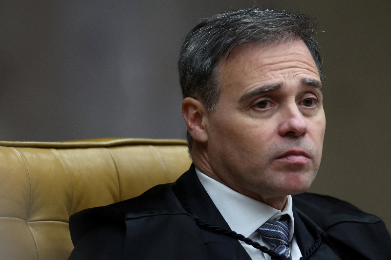 Após pedido de Fachin, Mendonça retira sigilo de investigações sobre Master