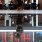 Ibovespa fecha em queda e dólar sobe para perto de R$5,15 com exterior e política no radar