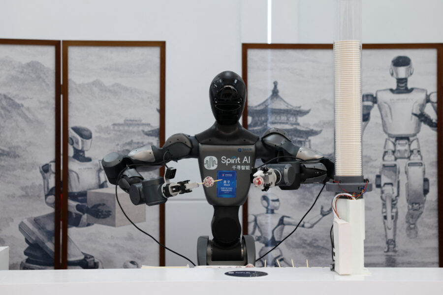 Fundador da startup chinesa Spirit AI afirma que cérebros robóticos devem alcançar avanço significativo em 2027