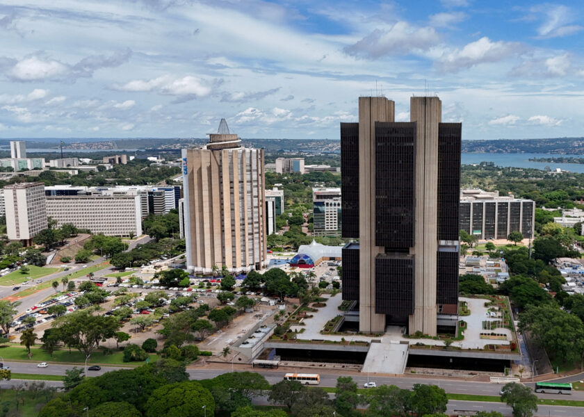Dívida bruta do Brasil sobe a 82,9% do PIB em agosto