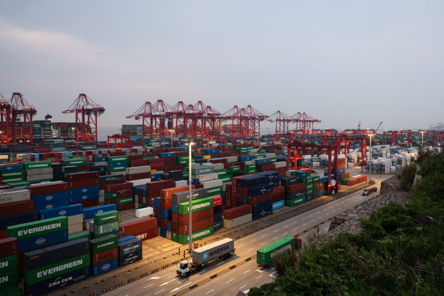 Crescimento econômico da China ganha força com boom das exportações