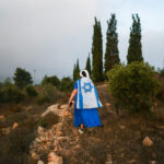 Colonos israelenses roubam azeitonas de palestinos, ataques à colheita se tornam cada vez mais violentos