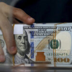 Dólar sobe 11% e supera os R$5,50 após Lula vencer Flávio no 2º turno Dólar sobe 11% e supera os R$5,50 após Lula vencer Flávio no 2º turno
