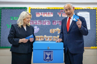 Home - Blog da Livraria RT Maior taxa de comparecimento inicial em 45 anos: israelenses avaliam Netanyahu em meio à guerra