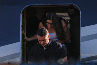 Flávio Bolsonaro chega aos EUA com a família após descumprir ordem para ficar no Brasil